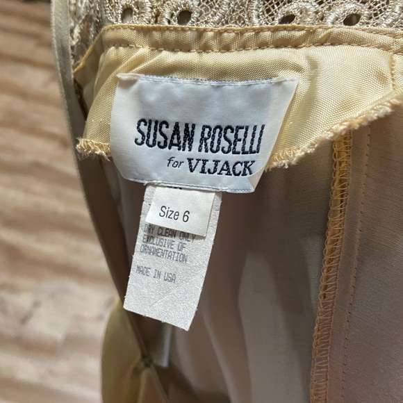 Gold formal gown - Picture 3 of 4